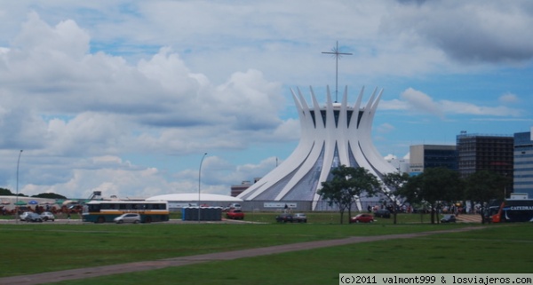 Catedral de Brasilia
Iglesia Catedral de Brasilia (Brasil). Diseñanda por Niemeyer
