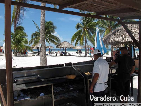 BARBACOA EN LA PLAYA. CAYO BLANCO. VARADERO. CUBA
SABROSA COMIDA PREPARADA EN EL MOMENTO Y SERVIDA EN UN LUGAR IDÍLICO. LANGOSTA, PESCADO, CARNE Y LA TÍPICA VIANDA CUBANA. NO ESTUVO MAL, LA VERDAD.
