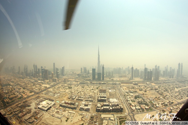 EL CENTRO DE LA CIUDAD. DUBAI
A la vista el centro de la ciudad. El Burj Khalifa se ve, evidentemente, desde cualquier punto de la ciudad.
