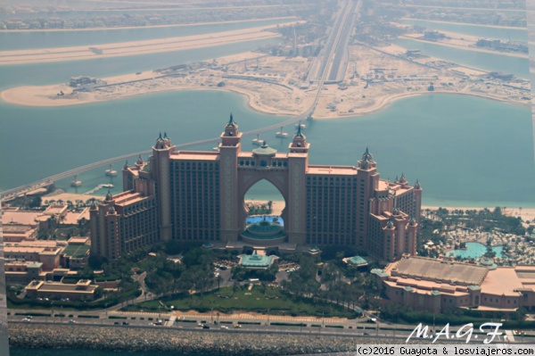 HOTEL ATLANTIS. DUBAI
A la vista uno de los hoteles más caros del mundo. Localizado en el anillo exterior de La Palmera.
