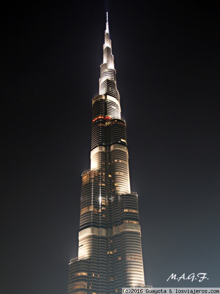 BURJ KHALIFA DE NOCHE. DUBAI
Lo cierto es que pasear por la zona del Burj, es un verdadero espectáculo. Aunque no te atraigan demasiado este tipo de ciudades.
