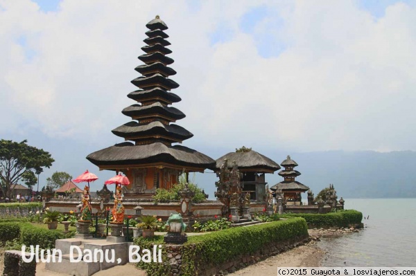 TEMPLO ULUN DANU. BALI
De los pocos días con sol del año.
