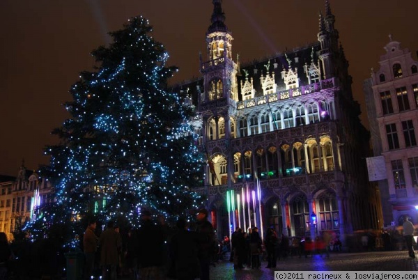 Grand Place Bruselas
Navidad en Bruselas. La Grand Place con espectáculo de luces y música, y un gran árbol de navidad.
