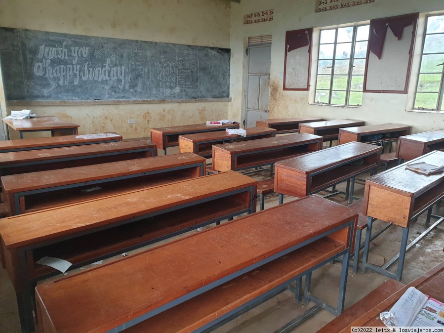 Día 6: Escuela en Ruhija y depredadores en Queen Elisabeth National Park - Uganda 2022 (1)