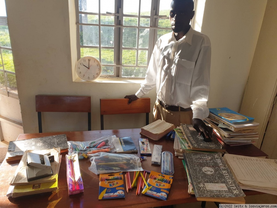 Día 6: Escuela en Ruhija y depredadores en Queen Elisabeth National Park - Uganda 2022 (4)