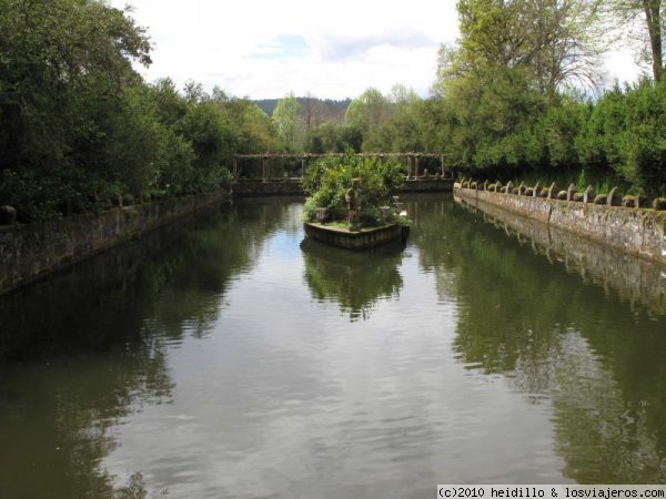 paz en lago pazo de oca
lo que más se respira en este sitio en paz y tranquilidad, dejando volar la imaginación e intentando imaginar que escenas se desarrollarian en estos lugares
