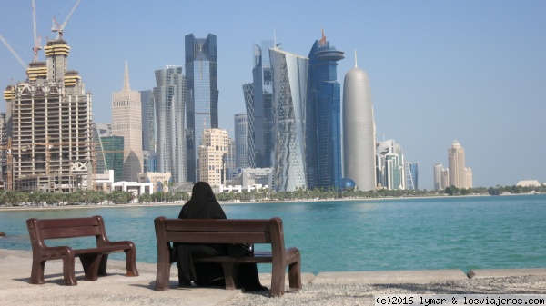 Contrastes de Doha
Doha hoy, tradición y modernidad, ayer y mañana, chador y rascacielos
