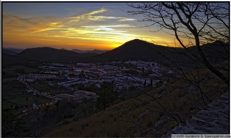 Foro de Aracena: Puesta de sol con vista de Aracena