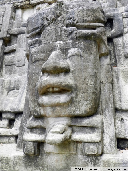 Templo Maya de las Máscaras, Lamanai, Belice
Representa a un rey maya de hace siglos. Esculpido en piedra sobre la pirámide
