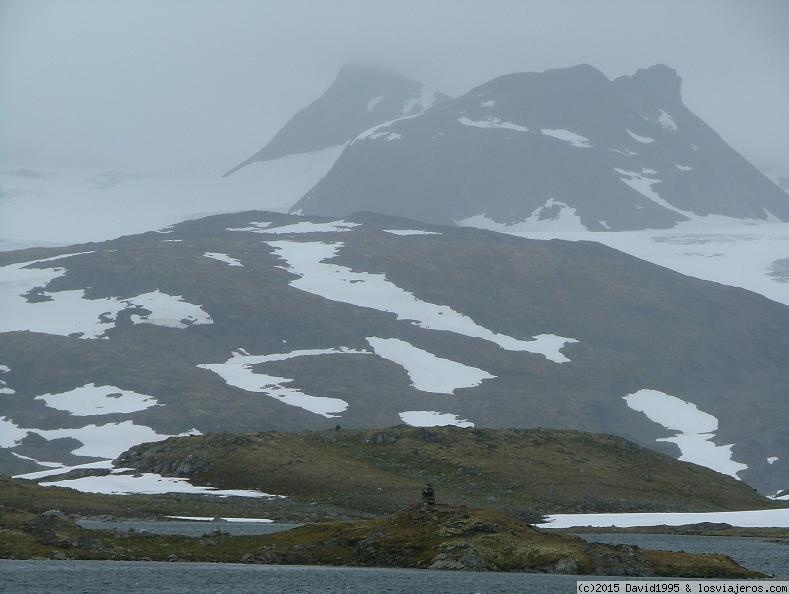 El Invierno en Noruega: Nieve y Auroras Boreales