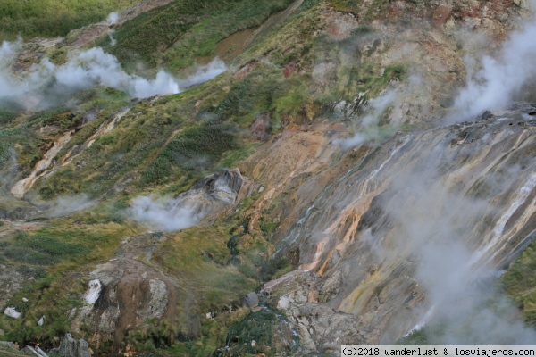 Valle de los Géiseres en península de Kamchatka
El Valle de los Géiseres, ubicado en la península de Kamchatka de Rusia, es el único campo de géiseres en Eurasia y la segunda mayor concentración de géiseres en el mundo.
