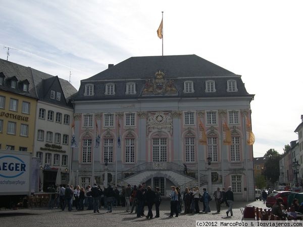 Bonn - Rathaus o Ayuntamiento antiguo
Situado en la plaza del mercado es uno de los edificios civiles más visitados en la ciudad.
