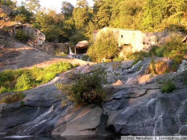 Río Barosa Pontevedra
El Parque natural del río Barosa en la provincia de Pontevedra, constituye un paisaje de singular belleza, lleno de cascadas. Esta foto no es del lugar más espectacular, pero sí es un reflejo de la zona.
