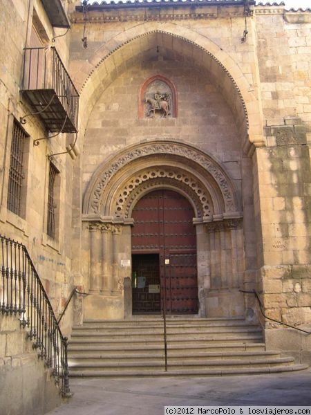Portada de la Iglesia San Martín en Salamanca
Se trata de la puerta románica que da a la Plaza Mayor. En la parte superior la figura de San Martín a caballo

