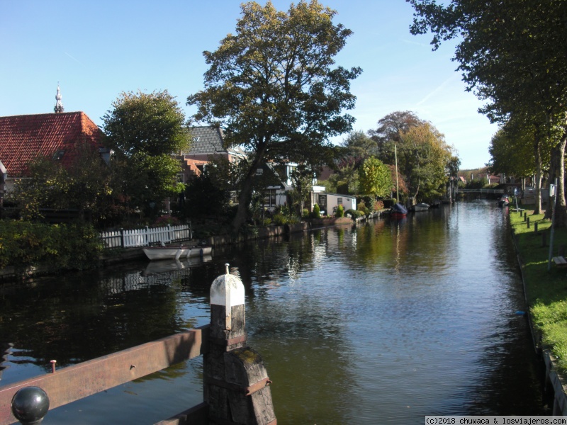 Barrios, destilerías y alojamiento en los canales de Holanda