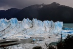 El frente del glaciar Perito Moreno desde las pasarelas inferiores