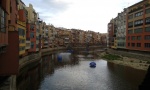 El rio adornado con flores - Girona