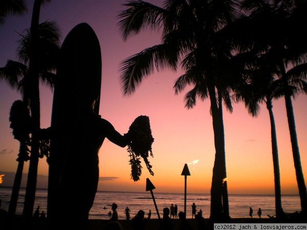 puesta sol waikiki
puesta de sol en la playa de honolulu
