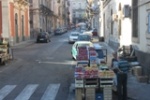 puesto de frutas sobre paso de cebra
Foto, Catania, Sicilia, puesto, frutas, sobre, paso, cebra, tomada