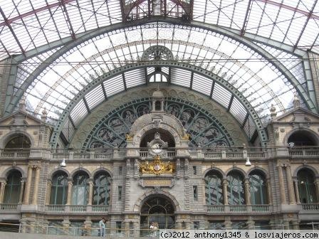 Antwerpen Centraal
Vista del reloj de la estación de trenes de Amberes
