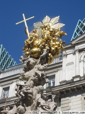 Columna de la Peste, Viena
Detalle de la cúspide de la Columna de la Peste, en la calle Graven en el centro de Viena

