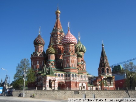 Catedral de San Basilio, Moscú
En realidad llamada Iglesia de la Intercesión, fue construída por Iván el Terrible en el siglo XVI para conmemorar la victoria sobre los tártaros en Kazán
