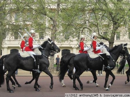 Desfile de guardias a caballo
Desfile de la caballería por The Mall, previo al cambio de guardia
