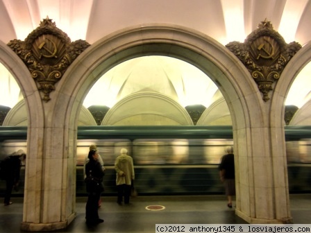 Otra estación de metro, Paveletskaya, línea 2
Otra estación del metro más propagandístico del mundo... (creo que es la estación de Paveletskaya (de la línea 2), pero si no lo es, corregidme, por favor!)
