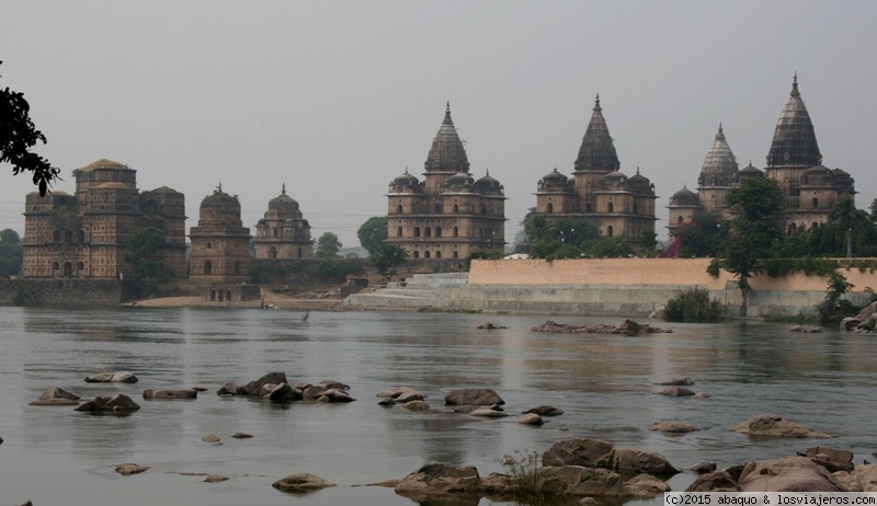 Reviews about Orchha for travellers 2024 in India y Nepal: Cenotafios en Orchha, India