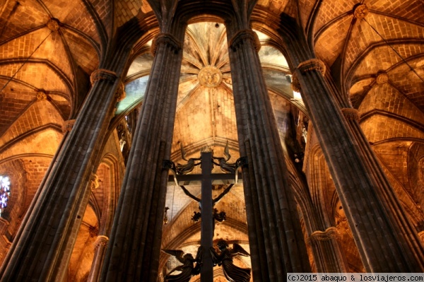 catedral de barcelona
Pilares y bóvedas en la cabecera de la catedral barcelonesa
