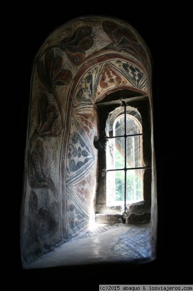 Monasterio serbio
Ventana decorada en el monasterio serbio de Nicolie
