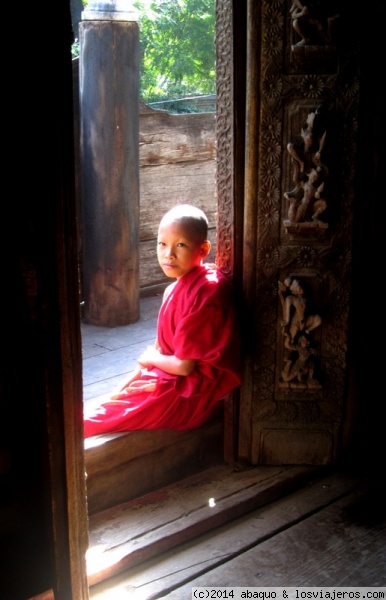 Monje birmano
Un joven monje en el precioso monasterio de madera Schwenandau de Mandalay, Myanmar

