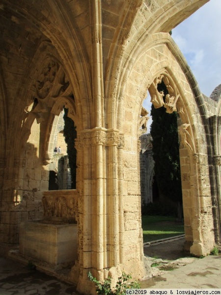 Claustro
Claustro gótico de las ruinas de Bellapais, convento en el norte de Chipre
