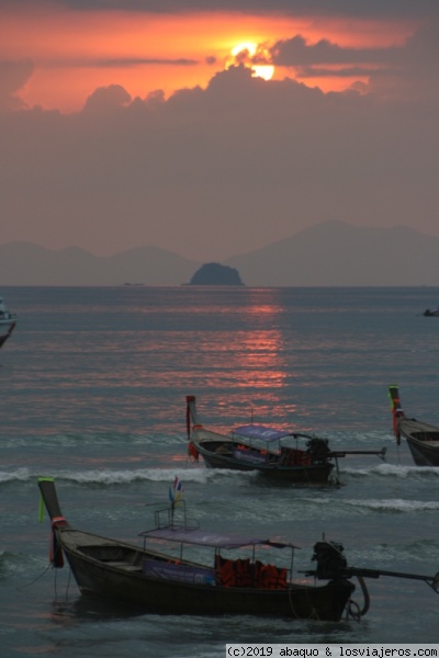 Ocaso en Ao Nang
Puesta de sol en la playa de Ao Nang, Tailandia
