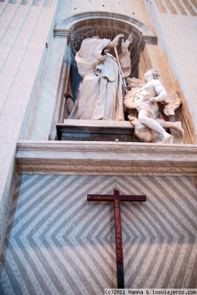 Fragmento de la Cruz-Basílica San Pedro-Roma
Dicen que esto es un fragmento de la cruz, con la que crucificaron a Jesucristo
