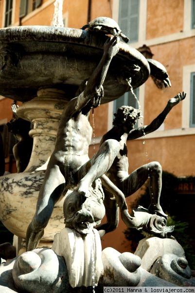 Fuente de las tortugas Roma
Fuente de las tortugas (Fontana delle tartarugue) es una obra de Giacomo della Porta en 1581, situada en la Plaza Mattei en el barrio judio de Roma. Se dice que las tortugas fueron añadidas, en 1658 por Gian Lorenzo Benini

