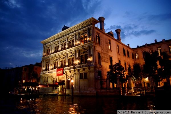 Casino de Venecia al anochecer
Foto tomada desde el vaporetto del Casino de Venecia al anochecer
