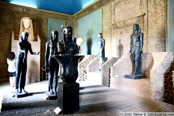 Sacerdotisas. Museo Egipcio. Museos Vaticanos
Sacerdotisas, con estatua de Isis al fondo, situada en el Museos Egipcio de los Museos Vaticanos, Ciudad de Vaticano Roma
