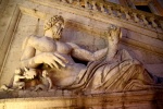 Estatua de la fuente del rio Tiber