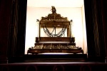 Urn with the chains of St. Peter