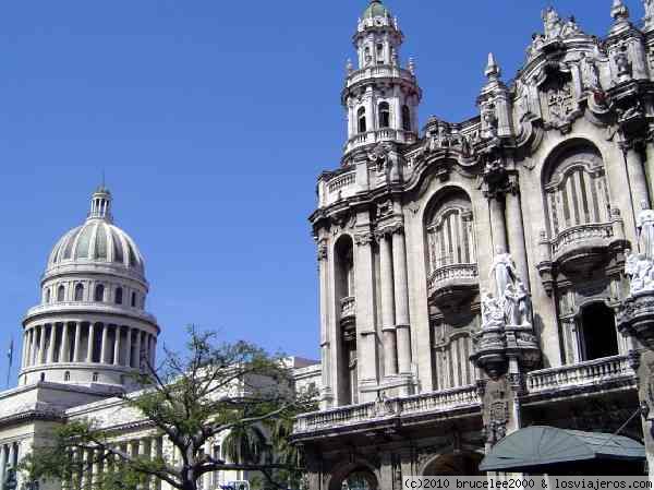 LA HABANA - CAPITOLIO Y GRAN TEATRO
Vista desde el Parque central de dos edificios destacados de la ciudad: El Capitolio y el monumental palacio del Centro Gallego (hoy Gran teatro de La Habana).
