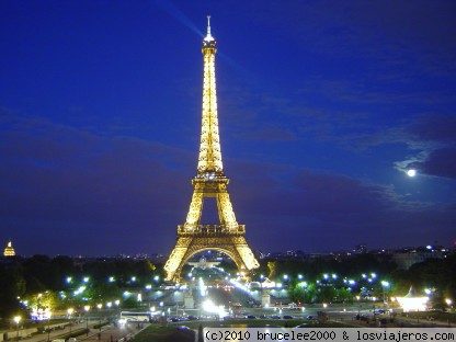 TORRE EIFFEL
Torre Eiffel de noche vista desde el Trocadero.
