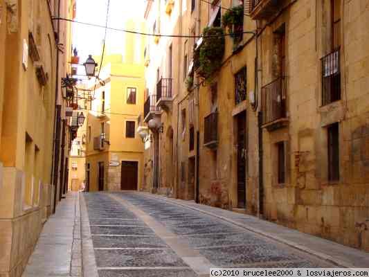 CALLE MEDIEVAL PARTE ALTA TARRAGONA
Detalle de una calle mediaval que desemboca en el Pla de la Catedral
