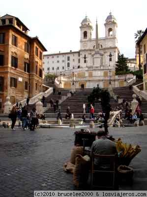 CASTAÑERO EN PIAZZA ESPAGNA - ROMA
Durante el otoño es común encontrar puestos de venta ambulante de castañas en Roma. Aquí vemos uno en frente de las escaleras de Plaza España.
