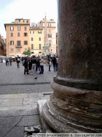 COLUMNA DEL PANTEON DE ROMA
Vista que se tiene del plaza de la Rotonda desde la entrada del Panteón
