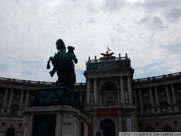 Vistas de Heldenplatz, Viena
Fachada de Heldenplatz, Viena
