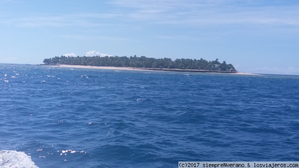 TREASURE Island, FIYI
Excursión a la Isla BEACHCOMBER desde FIRST LANDING, un embarcadero situado entre Lautoka y Nadi en la costa oeste de VITI LEVU, la mayor isla de Fiyi.
