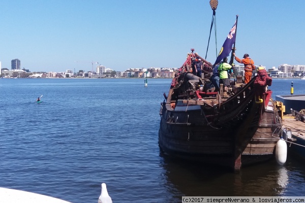 SWAN River, PERTH, la ciudad más aislada del mundo
PERTH situada en Australia Occidental, frente al Océano Índico, es la 4a ciudad por población del país y la de más rápido crecimiento. Está considerada como una de las grandes ciudades más aisladas del mundo, pues la más próxima se encuentra a tres horas de vuelo.
SWAN River, PERTH, la ciudad más aislada del mundo
PERTH situada en Australia Occidental, frente al Océano Índico, es la 4a ciudad por población del país y la de más rápido crecimiento. Está considerada como una de las grandes ciudades más aisladas del mundo, pues la más próxima se encuentra a tres horas de vuelo.