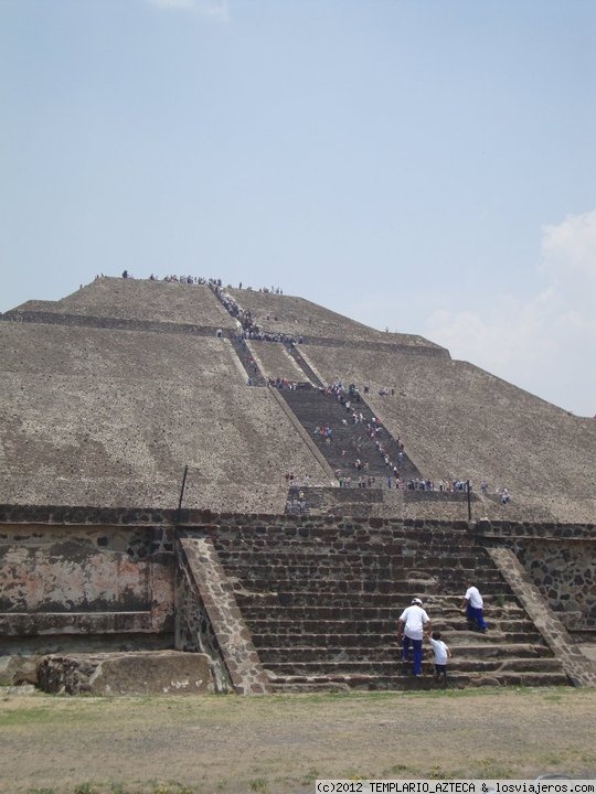 Viajar a Teotihuacán: pirámides y urbe precolombina, Monumento-Mexico (1)