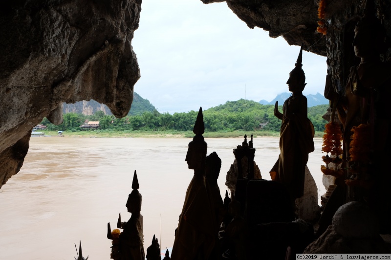 Viajar a  Laos: Camper Van - Cuevas Pak Ou (Camper Van)